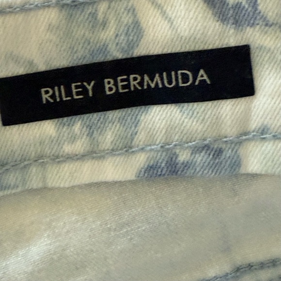 Bandolino Jean Riley Bermuda Shorts Women’s Size 18 Blue Floral Watercolor Belt - Picture 9 of 11